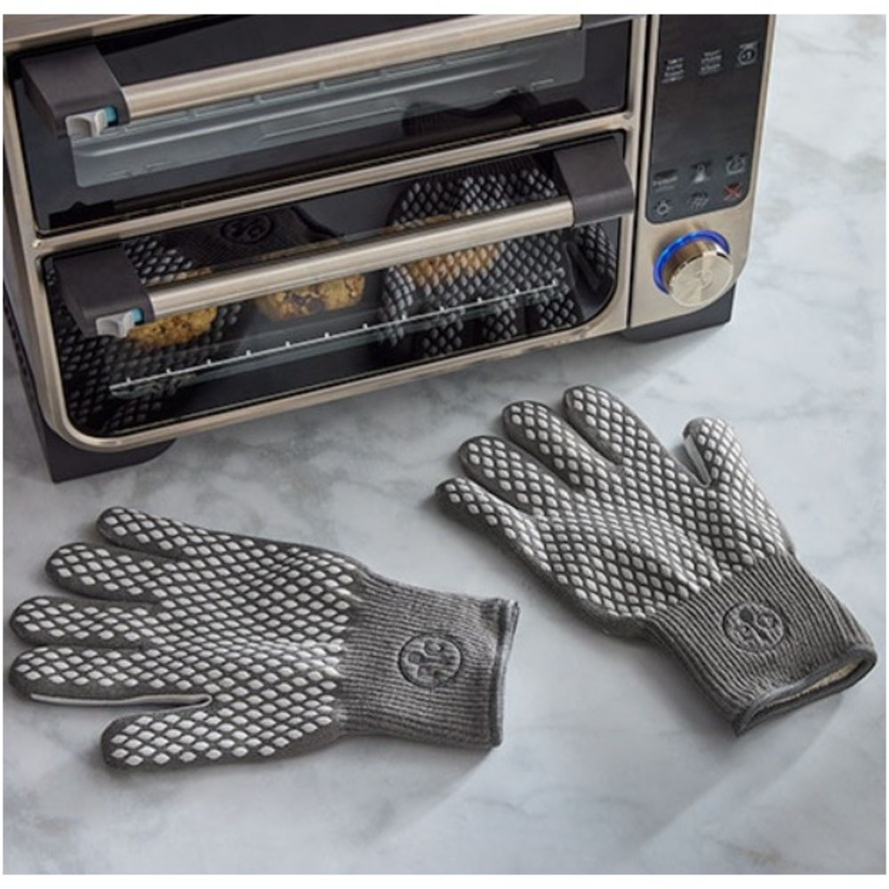 Pampered Chef Oven Mitts Set Gray Silicone Honeycomb Heat Resistant Gloves NWT